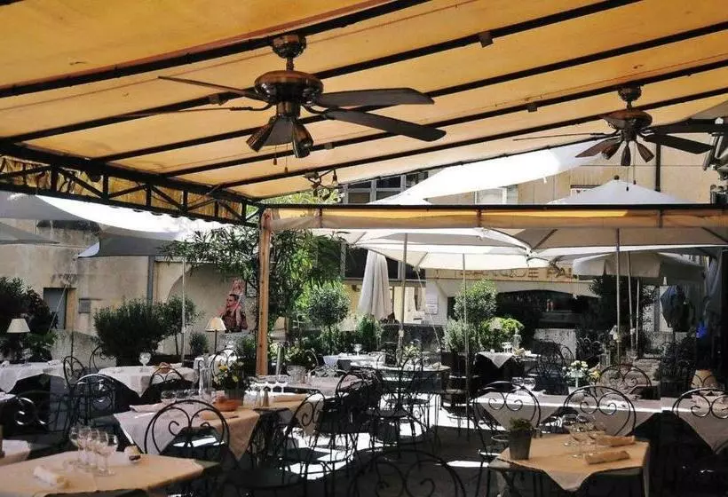 Hotel Hôtel Du Palais Des Papes