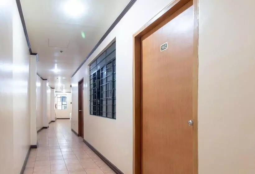 ホテル Reddoorz @ Downtown Tacloban