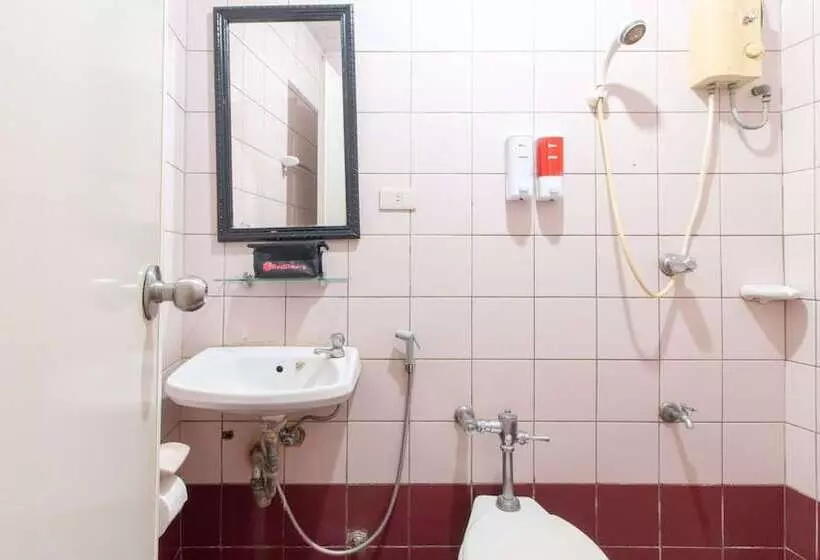 ホテル Reddoorz @ Downtown Tacloban