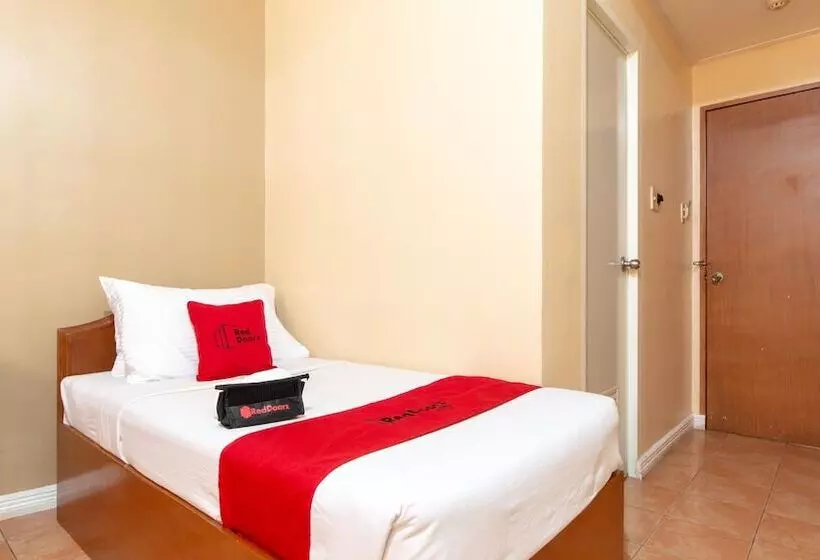 ホテル Reddoorz @ Downtown Tacloban