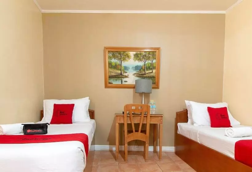 ホテル Reddoorz @ Downtown Tacloban