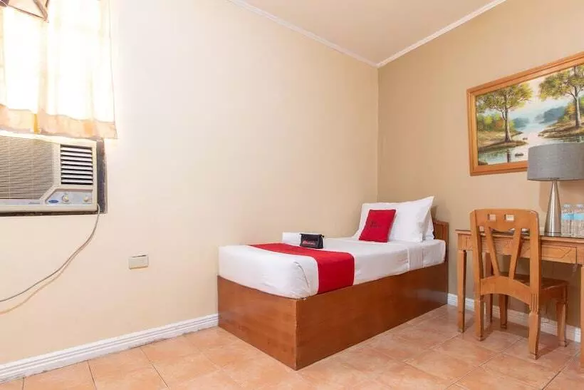 ホテル Reddoorz @ Downtown Tacloban