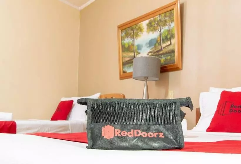 ホテル Reddoorz @ Downtown Tacloban