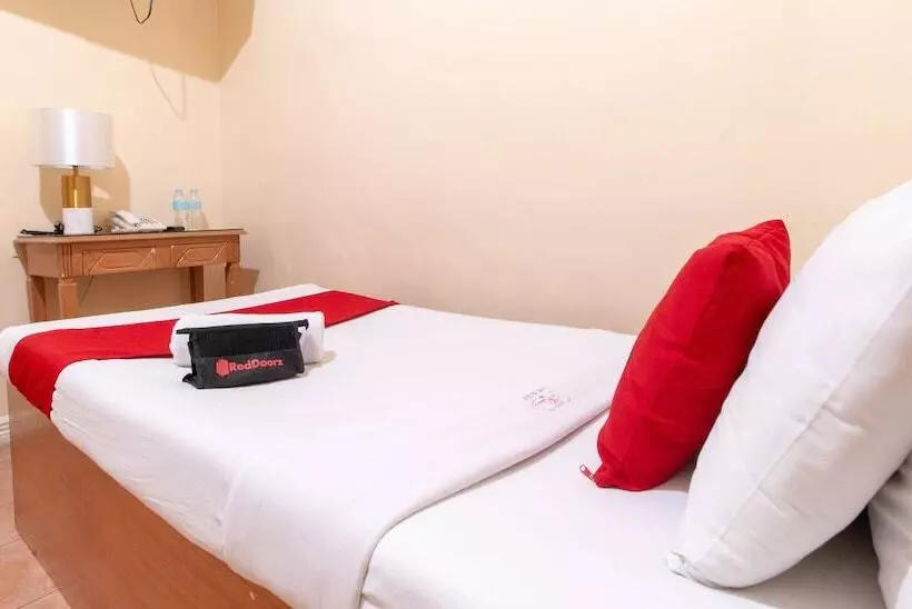 ホテル Reddoorz @ Downtown Tacloban