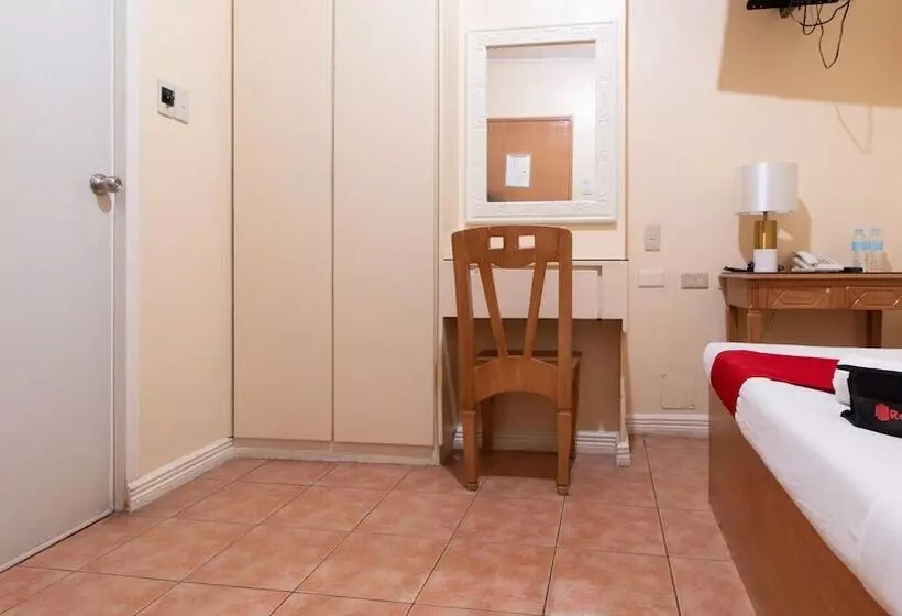 ホテル Reddoorz @ Downtown Tacloban