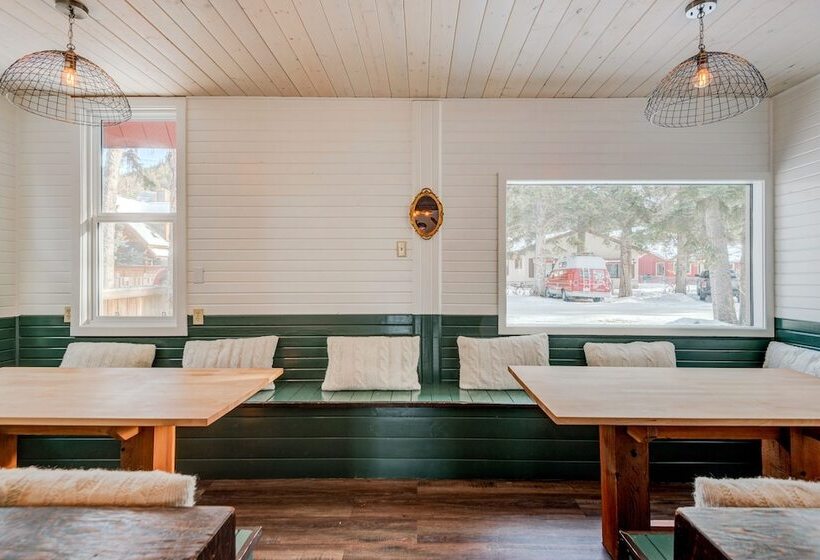 酒店 Rocky Mountain House Sleeps 23