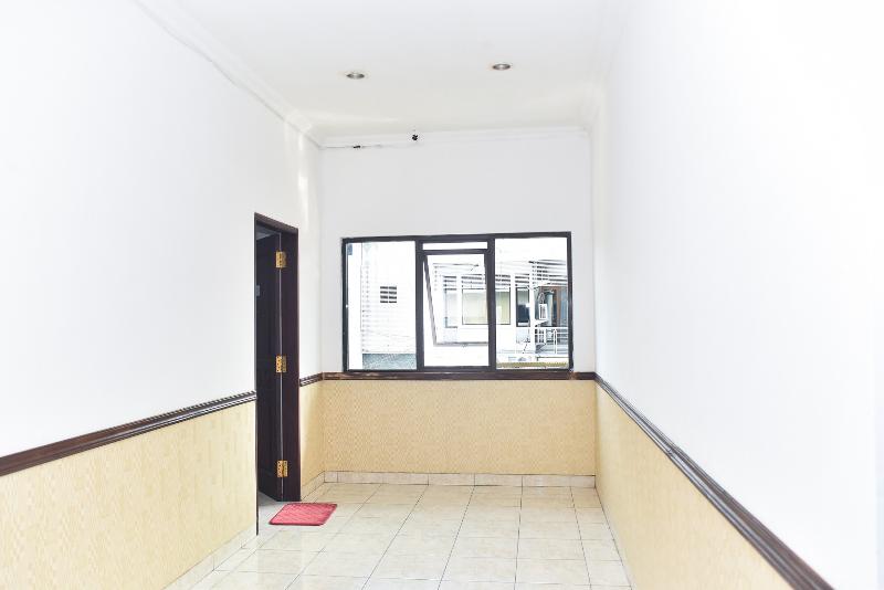 بنسيون Reddoorz Near Lenmarc Mall Surabaya