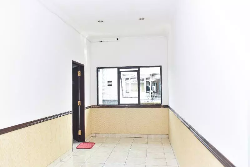 ペンション Reddoorz Near Lenmarc Mall Surabaya