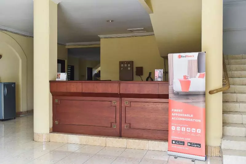 ペンション Reddoorz Near Lenmarc Mall Surabaya