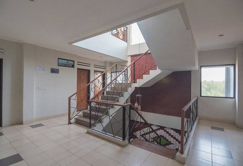 פנסיון Reddoorz Syariah Near Krida Nusantara