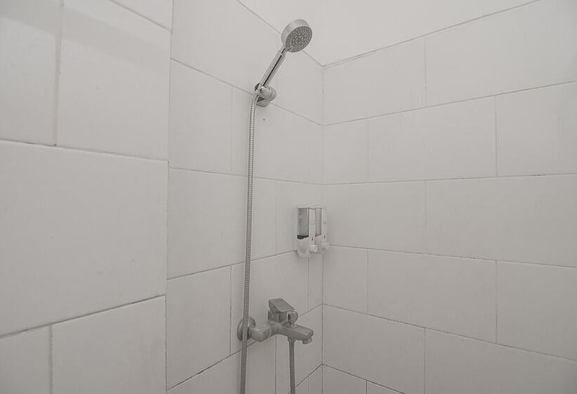 פנסיון Reddoorz Syariah Near Krida Nusantara