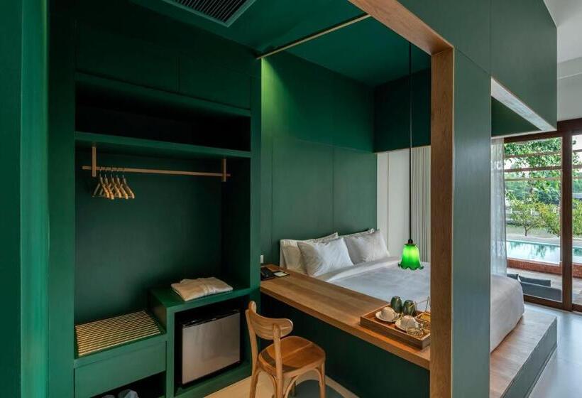 Отель Baan Pomphet