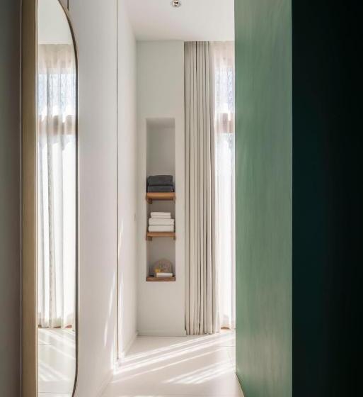 Отель Baan Pomphet