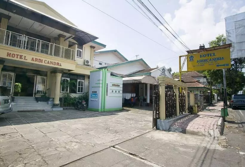 ホテル Reddoorz Syariah @ Jalan Gajah Mada