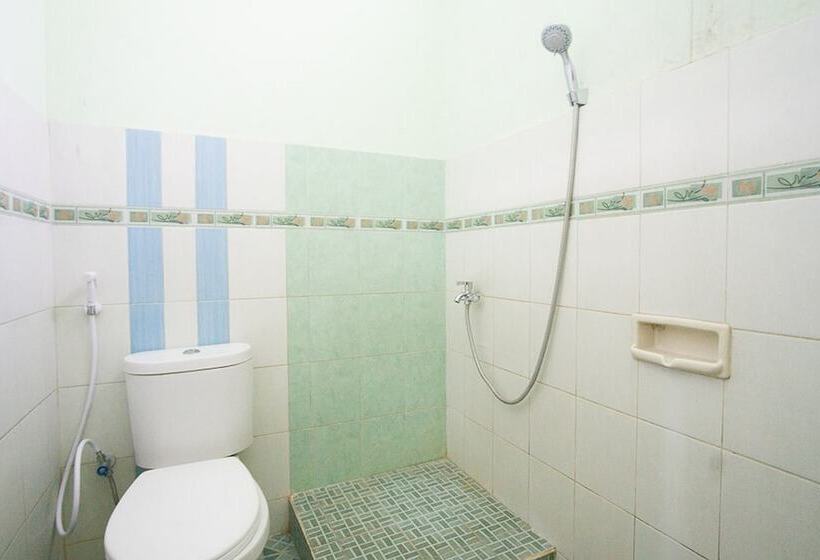 בית מלון כפרי Reddoorz Syariah @ Jalan Gajah Mada