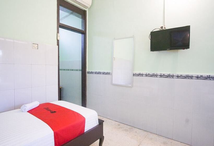 בית מלון כפרי Reddoorz Syariah @ Jalan Gajah Mada