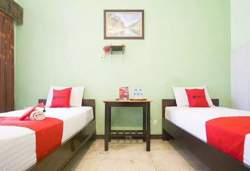 ホテル Reddoorz Syariah @ Jalan Gajah Mada