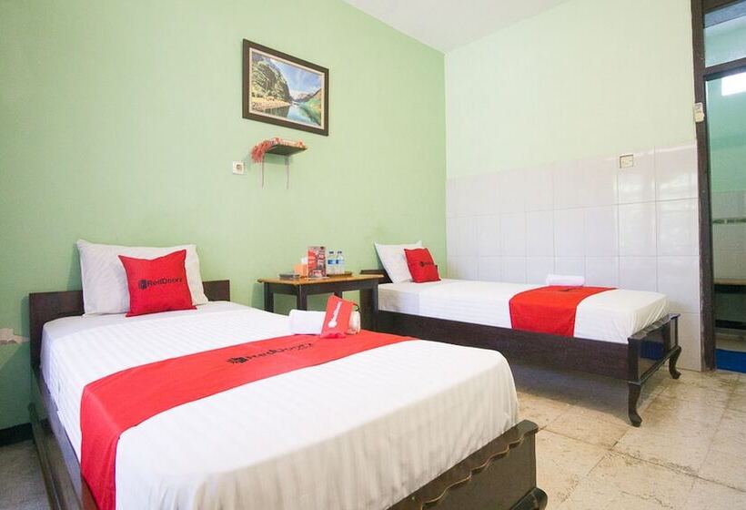 בית מלון כפרי Reddoorz Syariah @ Jalan Gajah Mada