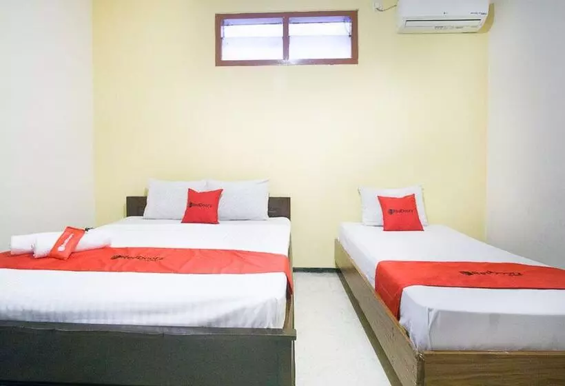 ホテル Reddoorz Syariah @ Jalan Gajah Mada