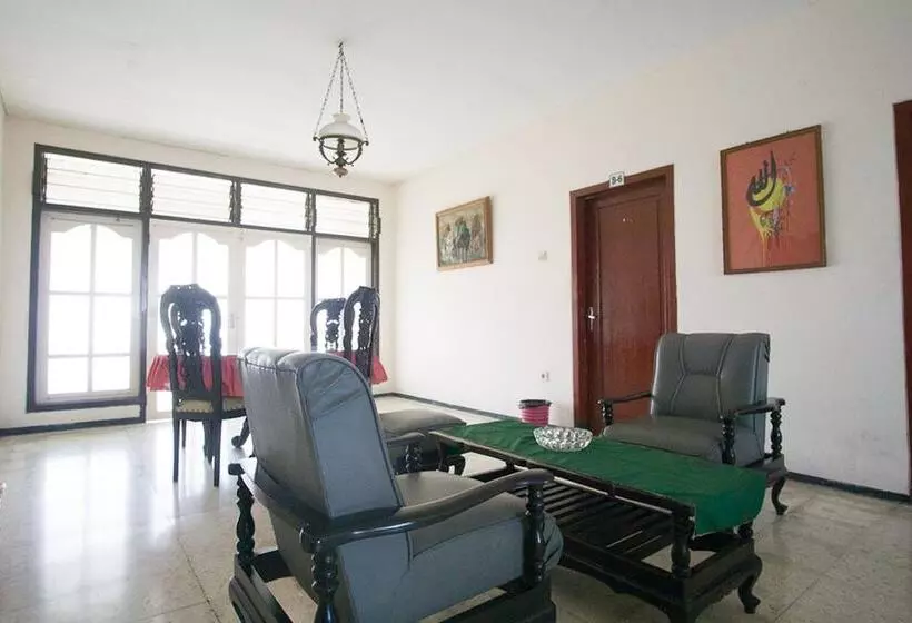 ホテル Reddoorz Syariah @ Jalan Gajah Mada