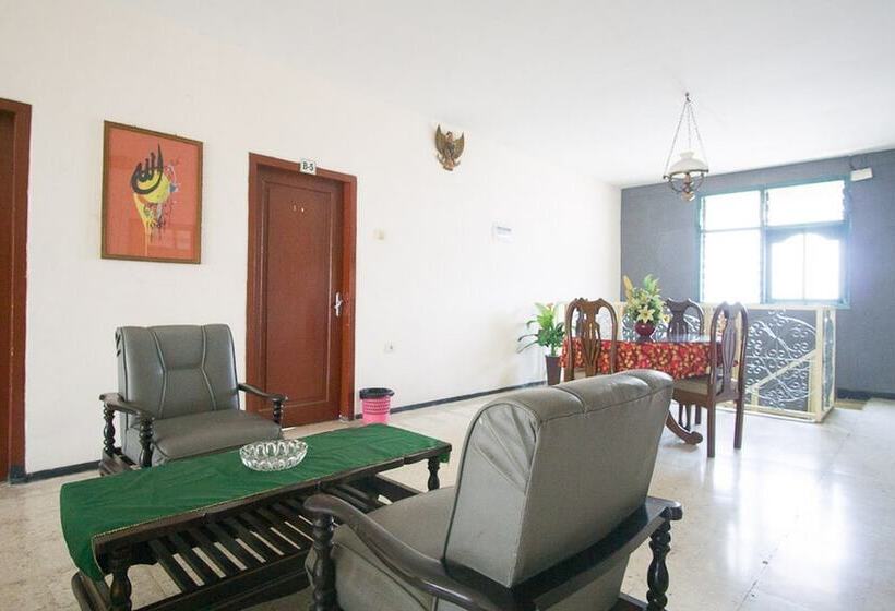 בית מלון כפרי Reddoorz Syariah @ Jalan Gajah Mada