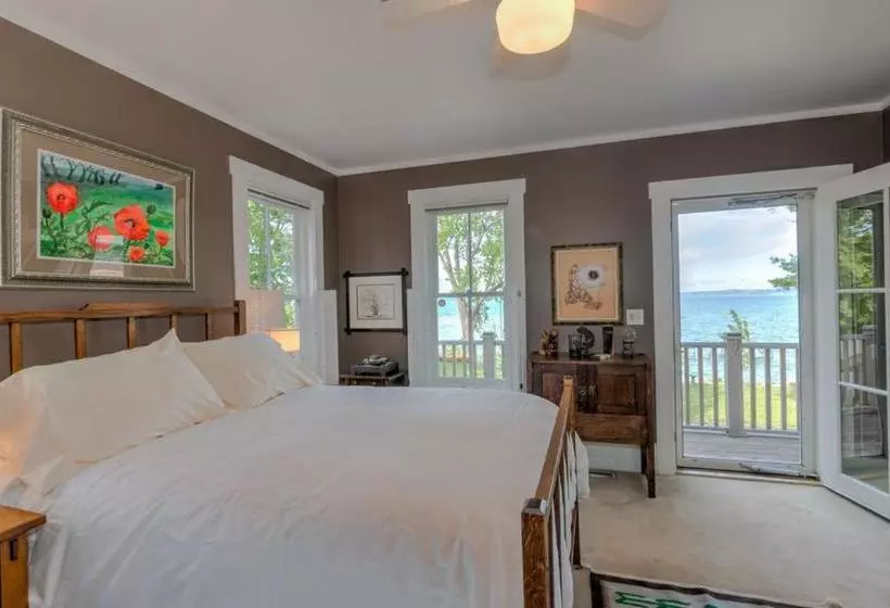 The Spring Lighthouse B&b