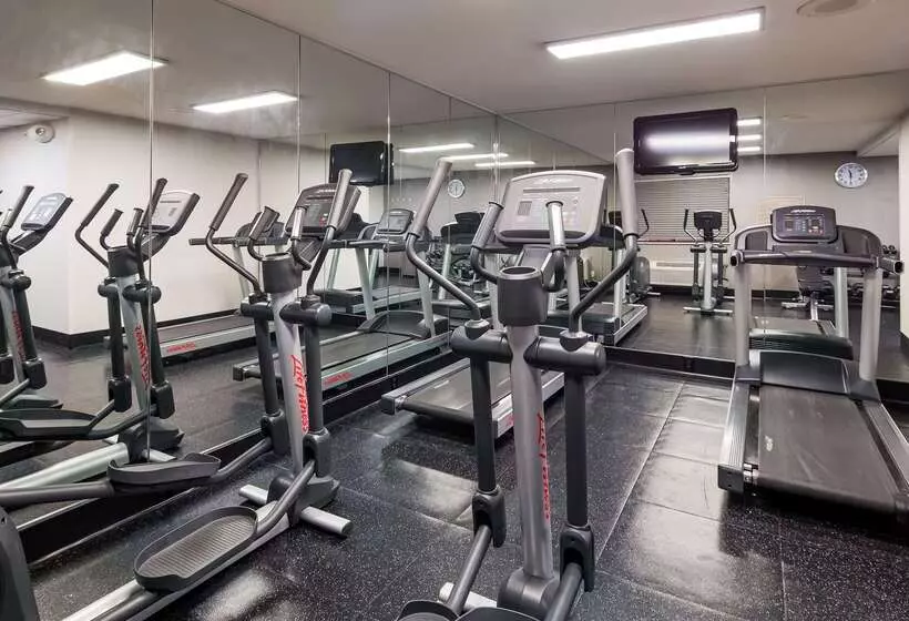 호텔 Best Western Plus North Canton Inn & Suites