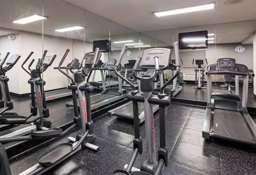 호텔 Best Western Plus North Canton Inn & Suites