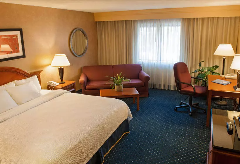 Отель Radisson  Detroitfarmington Hills