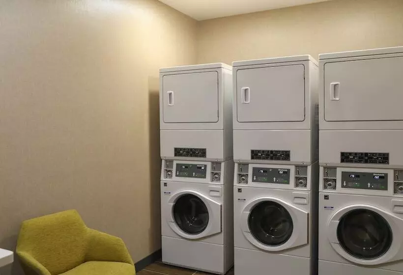 Отель Hampton Inn Lead