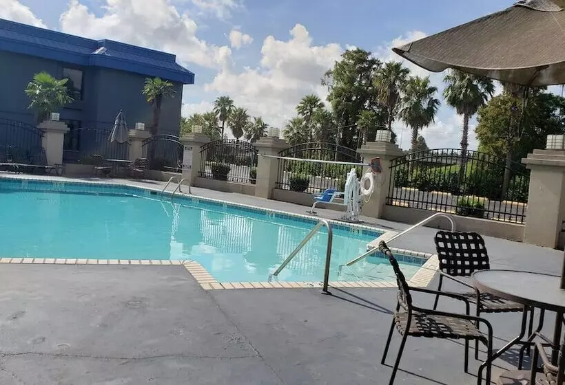 هتل Red Roof Inn Port Allen