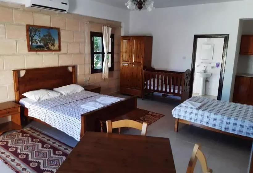 Aamiaismajoitus (B&B) Karpaz Stone House