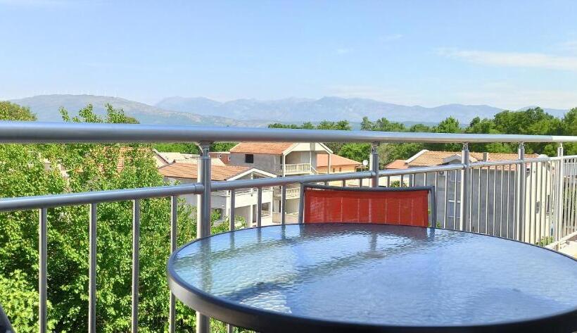 هتل Apartment's Meti