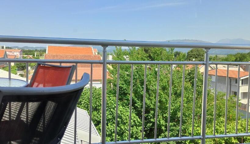 هتل Apartment's Meti