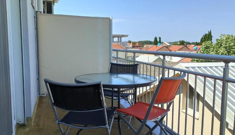 هتل Apartment's Meti