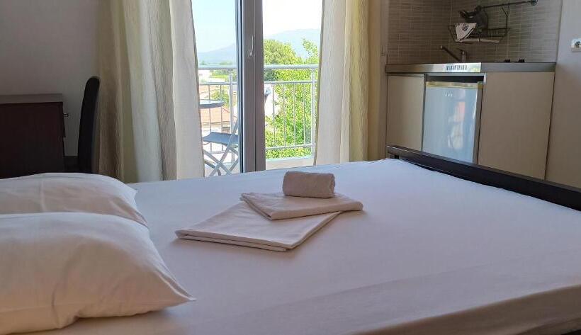 هتل Apartment's Meti