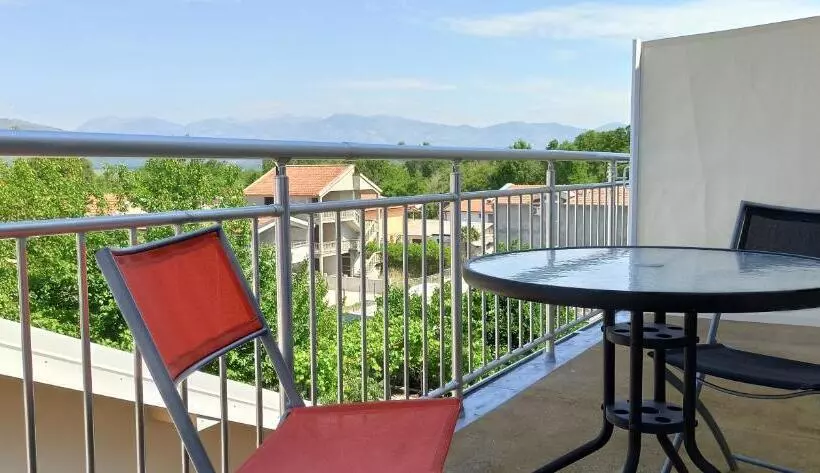 هتل Apartment's Meti