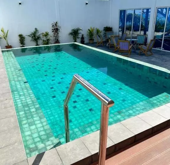 پانسیون Athiri Beach Maldives