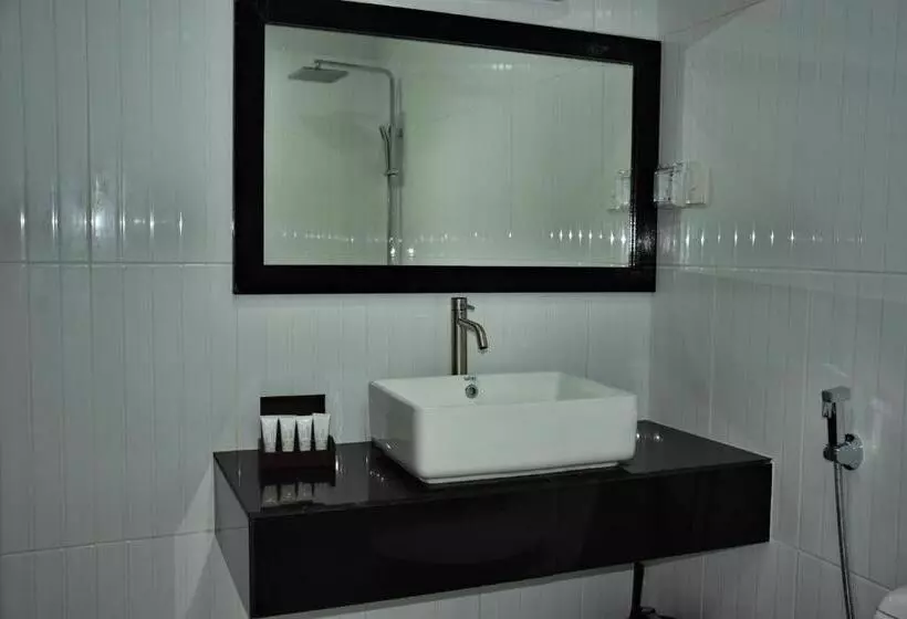 پانسیون Athiri Beach Maldives