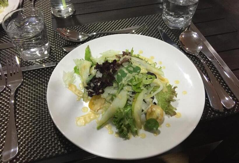 پانسیون Athiri Beach Maldives