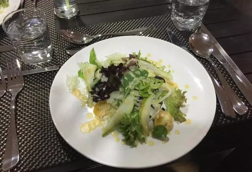 پانسیون Athiri Beach Maldives