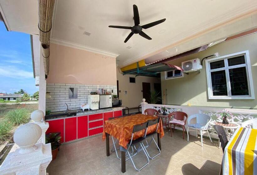 פנסיון Besut Guesthouse