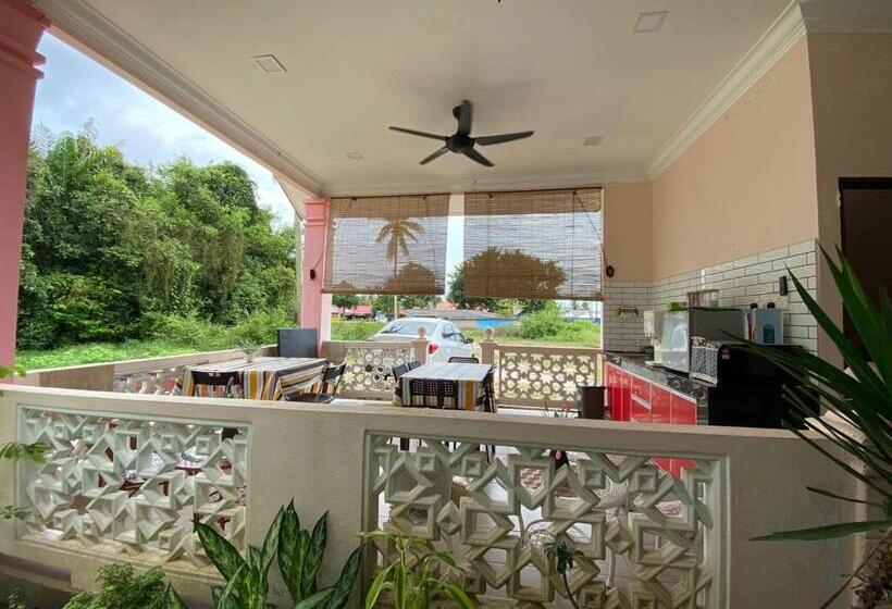 פנסיון Besut Guesthouse