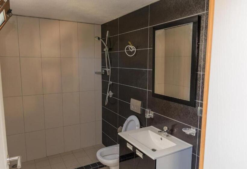 پانسیون Leonida Resort