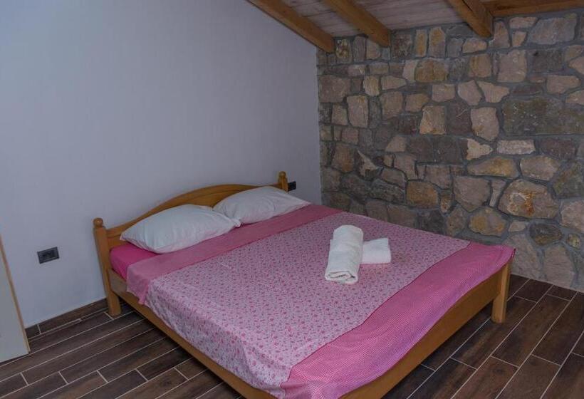 پانسیون Leonida Resort