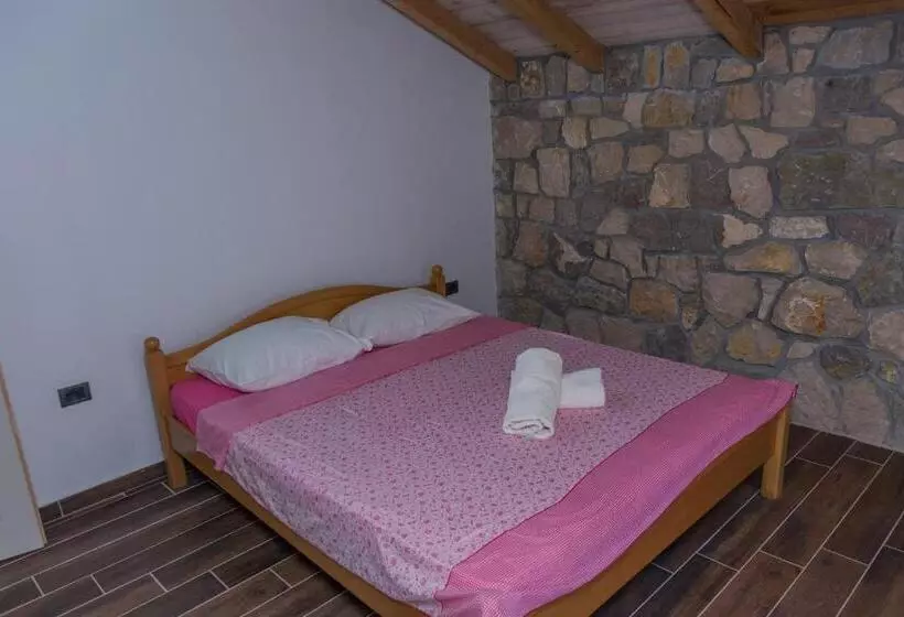 پانسیون Leonida Resort