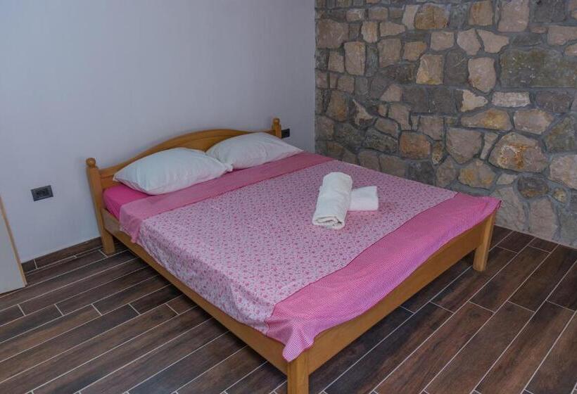 پانسیون Leonida Resort