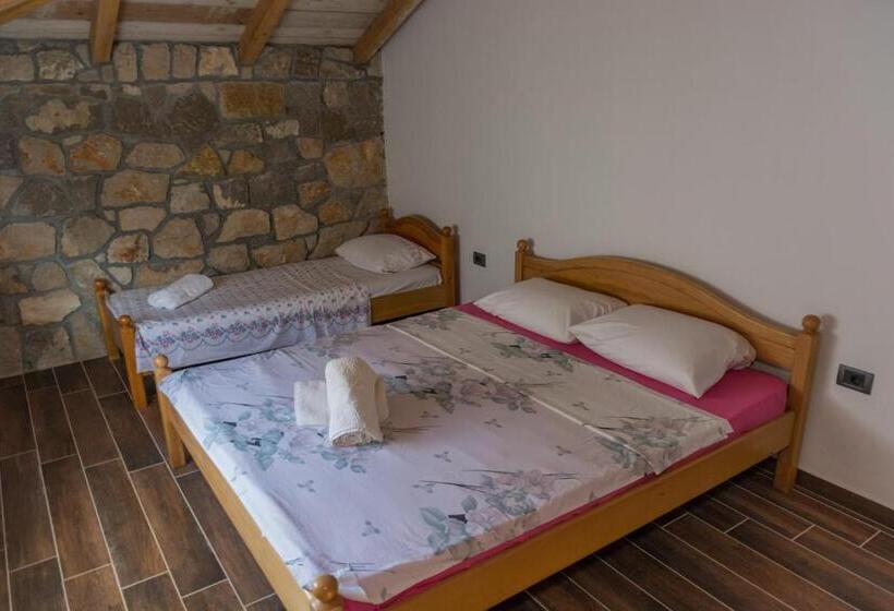 پانسیون Leonida Resort