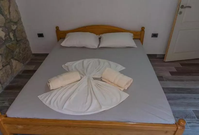 پانسیون Leonida Resort