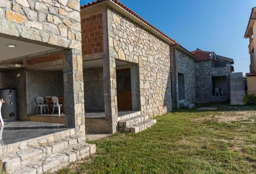 پانسیون Leonida Resort